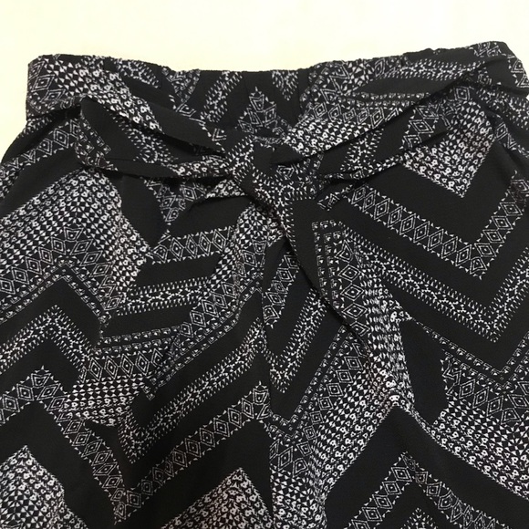 Fashion Nova Patterned Chevron Pants - Picture 3 of 4